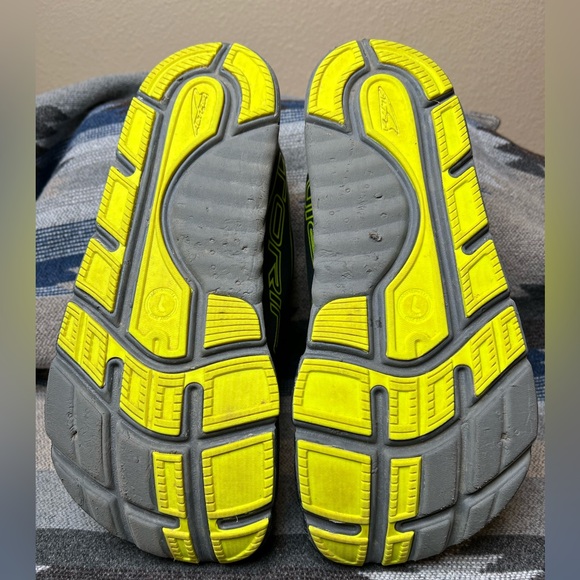 Men’s Altra Torin size 9 Black, Grey and Neon Yellow - Picture 9 of 9